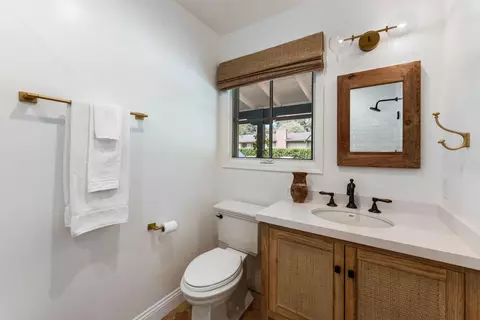 Bath - 1595 Miramar Ln, Montecito, CA 93108 photo 3 of 4