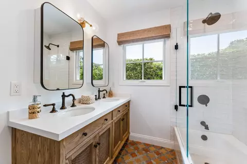Bath - 1595 Miramar Ln, Montecito, CA 93108 photo 1 of 4