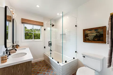 Bath - 1595 Miramar Ln, Montecito, CA 93108 photo 2 of 4