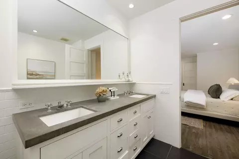 Bath - 409 E Valerio St, Santa Barbara, CA 93101 photo 2 of 3