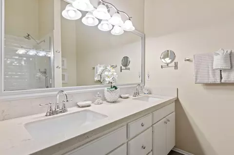Bath - 4525 Carpinteria Ave #A, Carpinteria, CA 93013 photo 2 of 3