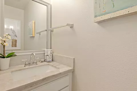 Bath - 4525 Carpinteria Ave #A, Carpinteria, CA 93013 photo 1 of 3