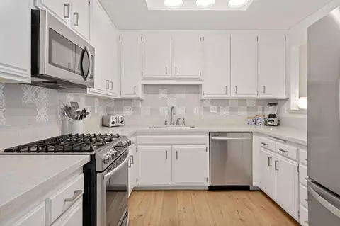 Kitchen - 4525 Carpinteria Ave #A, Carpinteria, CA 93013 photo 1 of 1