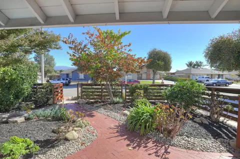 87 Deerhurst Dr, Goleta, CA 93117 photo 3