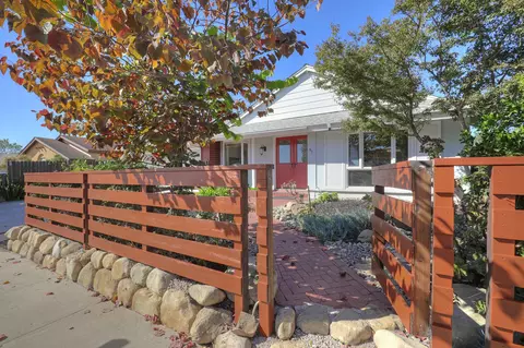 87 Deerhurst Dr, Goleta, CA 93117 photo 2