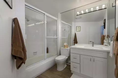 Bath - 84 Seaview Dr, Montecito, CA 93108 photo 1 of 3