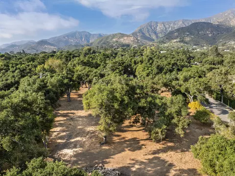 627 Oak Grove Dr, Santa Barbara, CA 93108