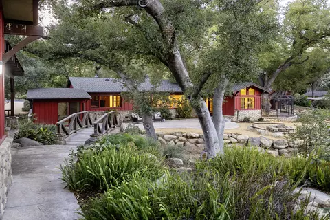 902 Country Club Dr, Ojai, CA 93023