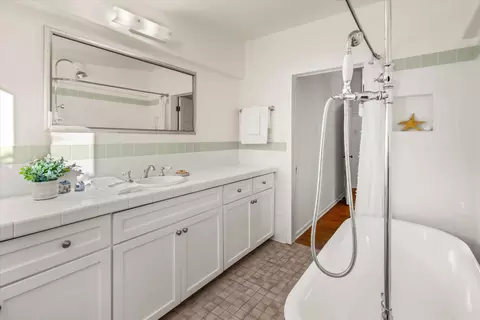 Bath - 1465 S Jameson Ln, Montecito, CA 93108 photo 2 of 3