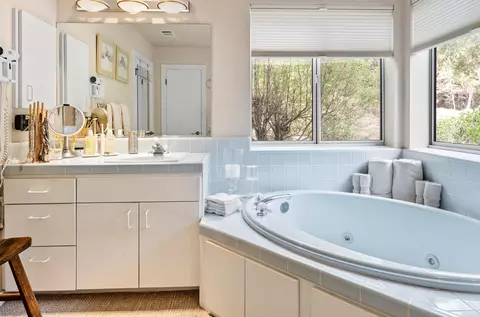 Bath - 624 Hillside Dr, Solvang, CA 93463 photo 2 of 4