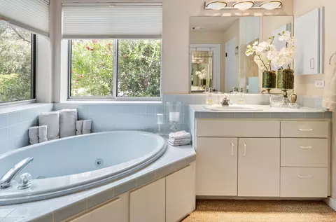 Bath - 624 Hillside Dr, Solvang, CA 93463 photo 1 of 4