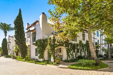 218 Santa Barbara St #C, Santa Barbara, CA 93101