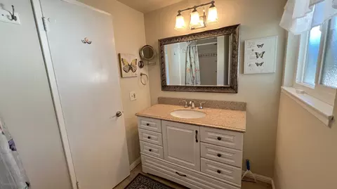 Bath - 268 Vega Ave, Lompoc, CA 93436 photo 2 of 4