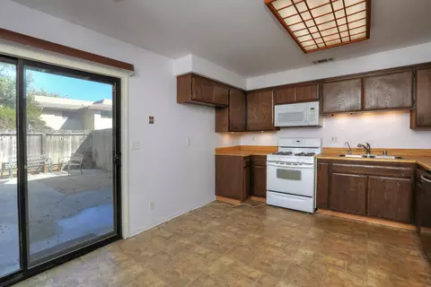 Kitchen - 4407 Catlin Cir #C, Carpinteria, CA 93013 photo 3 of 3