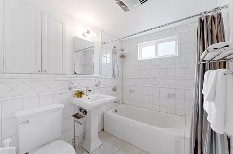 Bath - 4155 Venice Ln, Carpinteria, CA 93013 photo 3 of 3