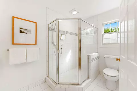 Bath - 4155 Venice Ln, Carpinteria, CA 93013 photo 2 of 3