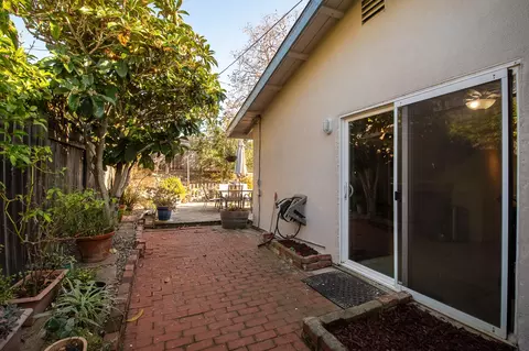 Exterior - 348 Coronado Dr, Goleta, CA 93117 photo 3 of 7