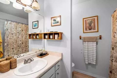 Bath - 204 E Birch Ave, Lompoc, CA 93436 photo 1 of 1