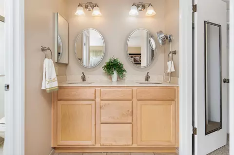 Bath - 2133 Creekside Dr, Solvang, CA 93463 photo 3 of 4