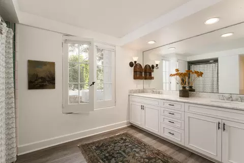 Bath - 1107 Clover Ln, Montecito, CA 93108 photo 2 of 4