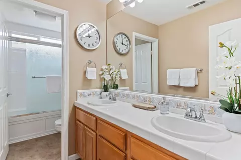 Bath - 6871 Shadowbrook Dr, Goleta, CA 93117 photo 4 of 5