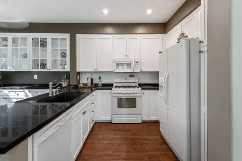 4836 Matteo St, Oak Park, CA 91377 photo 4