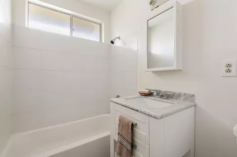 Bath - 4817 Sawyer Ave, Carpinteria, CA 93013 photo 1 of 1