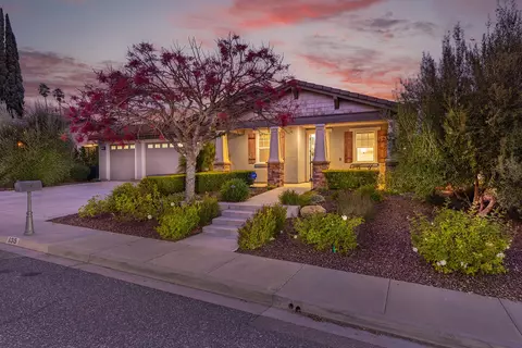135 Wormwood St, Ojai, CA 93023