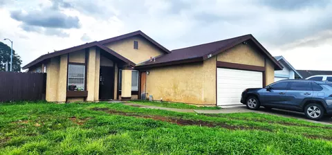 1038 Old Oak Rd, Santa Maria, CA 93454