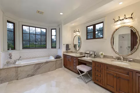 Bath - 2267 Featherhill Rd, Montecito, CA 93108 photo 2 of 2