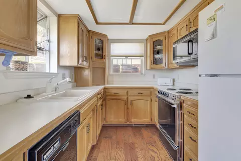 Kitchen - 2445 Stern Deck Rd, Bradley, CA 93426 photo 1 of 1