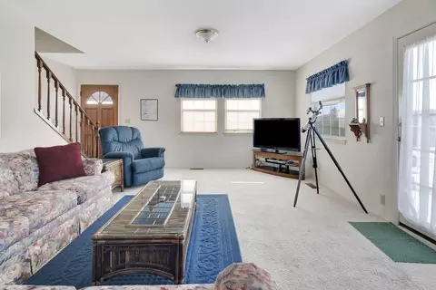 Living - 2445 Stern Deck Rd, Bradley, CA 93426 photo 2 of 3