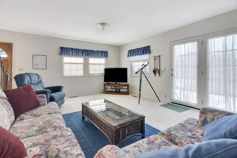 Living - 2445 Stern Deck Rd, Bradley, CA 93426 photo 3 of 3
