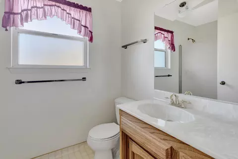 Bath - 2445 Stern Deck Rd, Bradley, CA 93426 photo 2 of 2