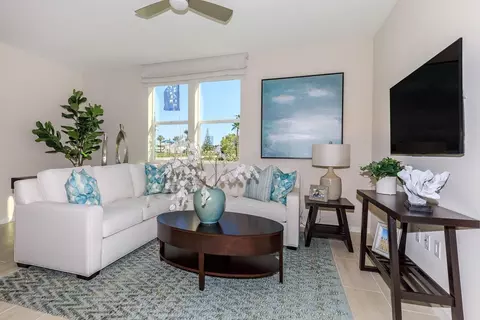 725 Winchester Dr, Oxnard, CA 93036