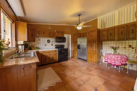 Kitchen - 910 Spring St, Oak View, CA 93022 photo 2 of 2