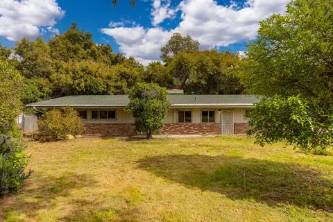 910 Spring St, Oak View, CA 93022