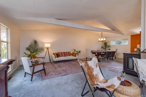 Dining - 910 Spring St, Oak View, CA 93022 photo 1 of 2