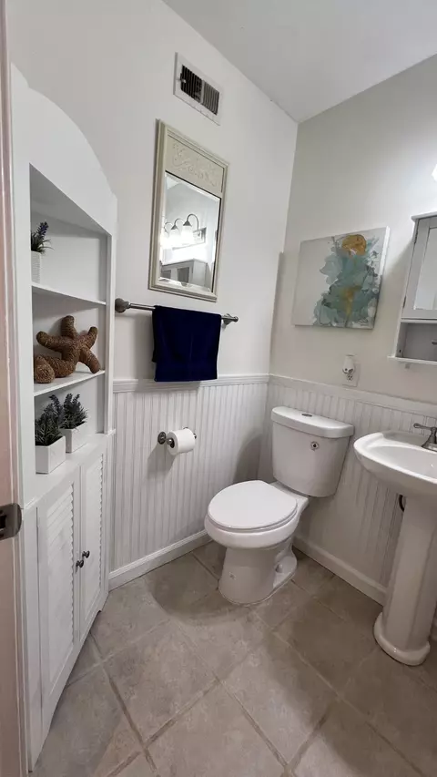 Bath - 509 S R St, Lompoc, CA 93436 photo 4 of 4