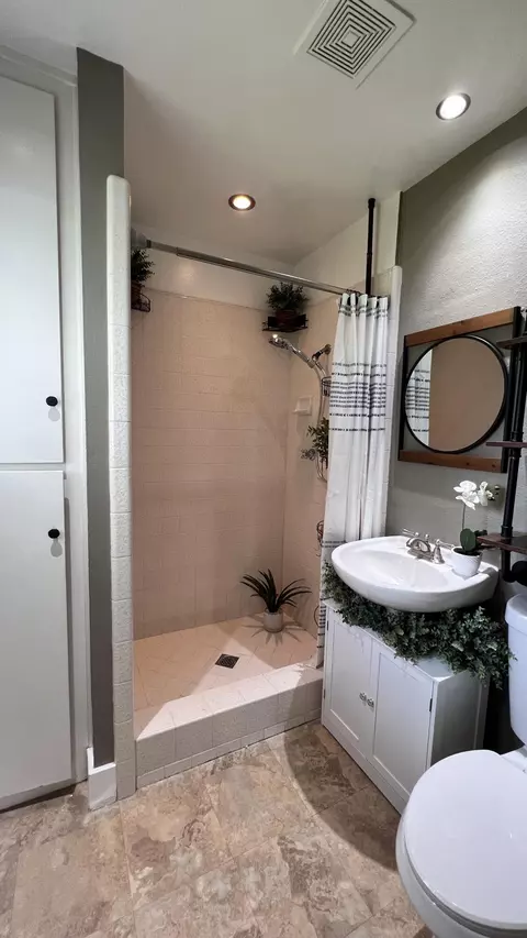Bath - 509 S R St, Lompoc, CA 93436 photo 2 of 4