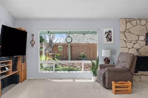 Living - 4412 Aquarius Rd, Lompoc, CA 93436 photo 4 of 5