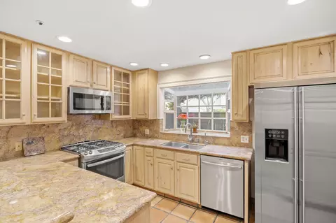 Kitchen - 4228 Carpinteria Ave #2, Carpinteria, CA 93013 photo 3 of 5