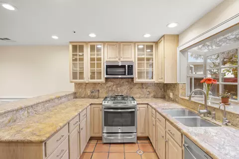 Kitchen - 4228 Carpinteria Ave #2, Carpinteria, CA 93013 photo 1 of 5