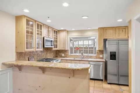 Kitchen - 4228 Carpinteria Ave #2, Carpinteria, CA 93013 photo 4 of 5