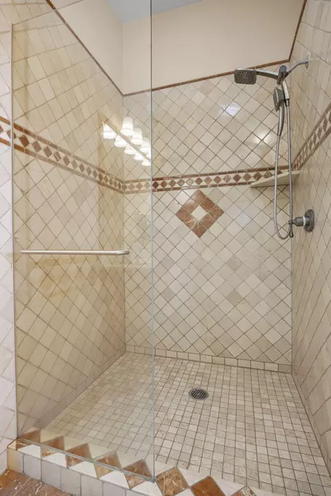 Bath - 4228 Carpinteria Ave #2, Carpinteria, CA 93013 photo 4 of 4