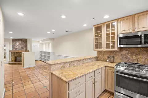 Kitchen - 4228 Carpinteria Ave #2, Carpinteria, CA 93013 photo 2 of 5