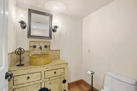 Bath - 4228 Carpinteria Ave #2, Carpinteria, CA 93013 photo 1 of 4