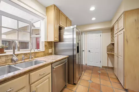Kitchen - 4228 Carpinteria Ave #2, Carpinteria, CA 93013 photo 5 of 5