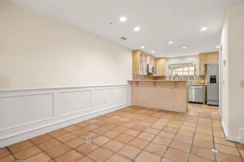Dining - 4228 Carpinteria Ave #2, Carpinteria, CA 93013 photo 1 of 1