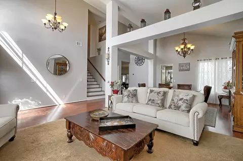 Living - 2505 Lilac Walk, Oxnard, CA 93030 photo 3 of 5